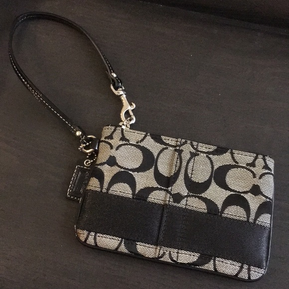 🎁Coach Wristlet - Great Gift Idea 🎁 - Picture 5 of 8